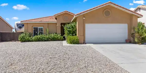 65617 Avenida Cadena