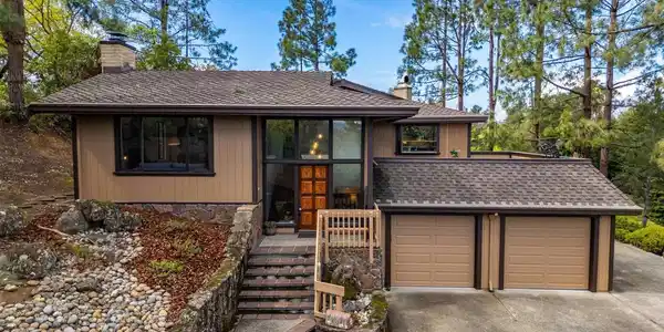 910 Ridge Dr