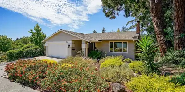 711 Sterling Dr