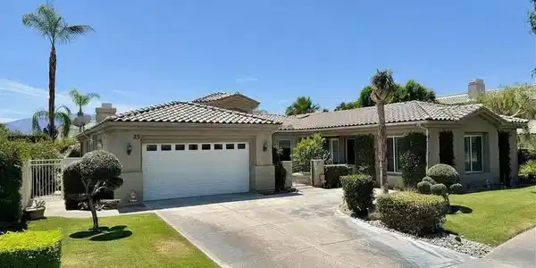 25 Buckingham Way