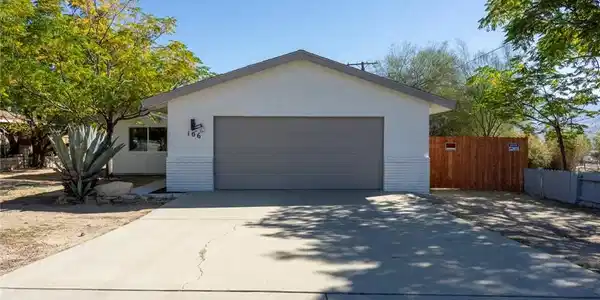106 N Woodland