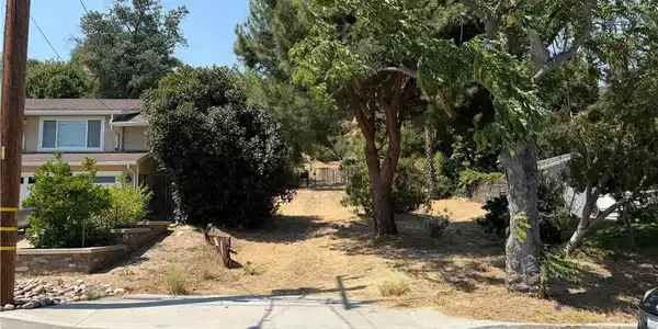 811 Crescent