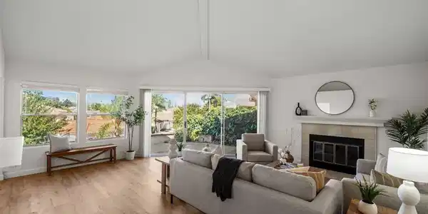 1274 Rue Saint Moritz