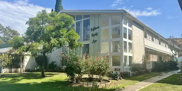 1542 Riverside Drive