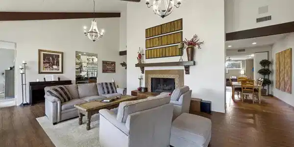 613 Desert West Drive