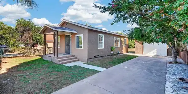 921 W Grand
