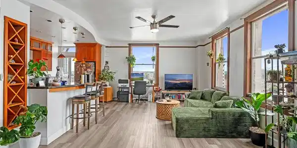 455 E Ocean Boulevard