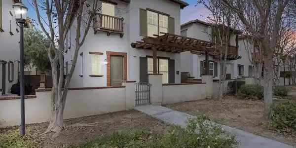 665 E. Riverside Dr.