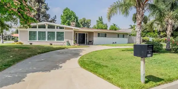 5716 Magnolia Avenue