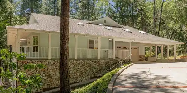 36 Lodge Court