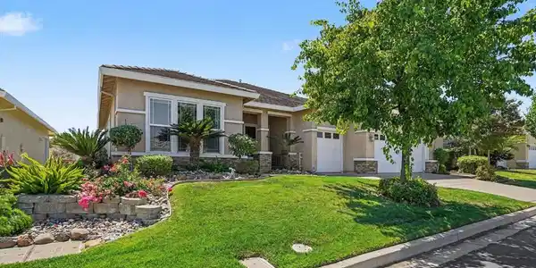 979 Centennial Dr