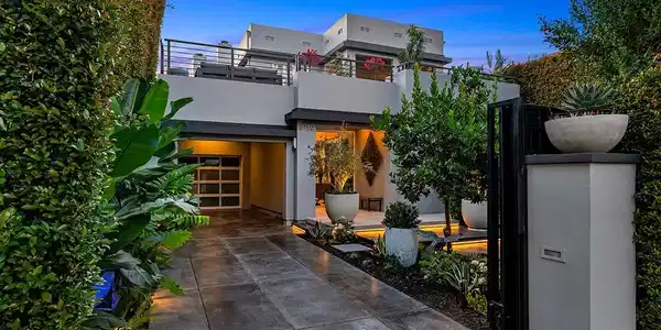 8719 Rosewood