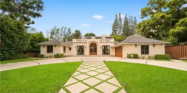 325 W Bellevue Drive