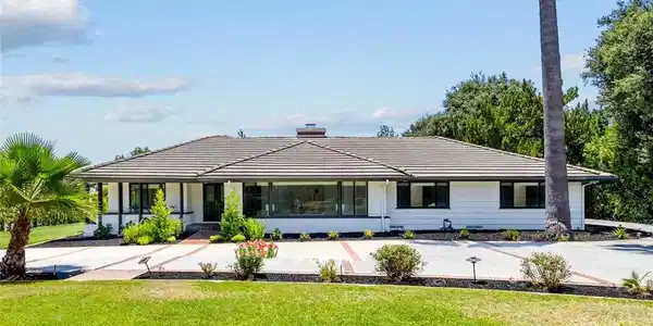 6 Woodland Lane