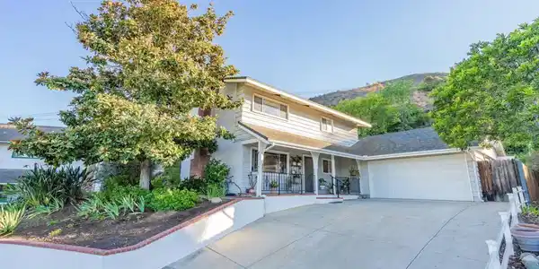76 Robbins Court