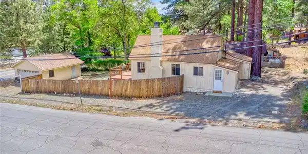 1131 Apple Avenue