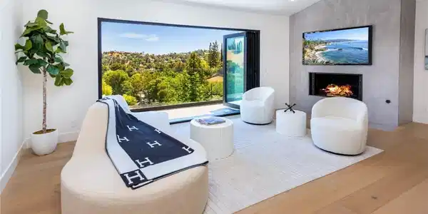 4976 Llano Drive
