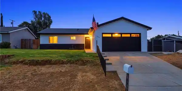 930 La Quinta Way