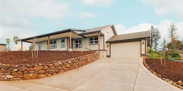 623 Gregs Way