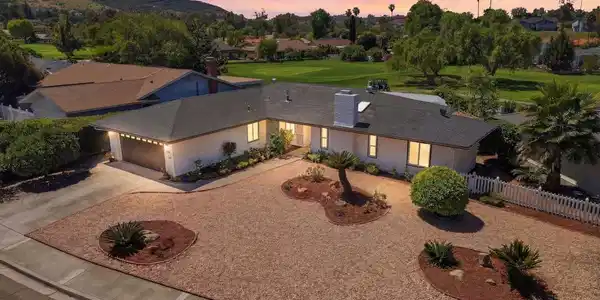 944 La Sombra Drive