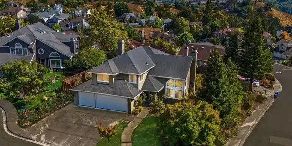 2700 Carmen Ct