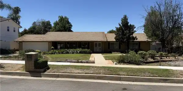 1524 Dwight