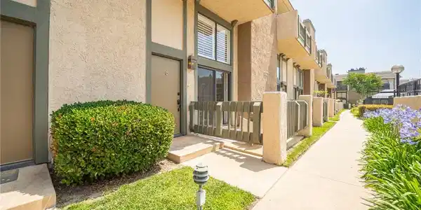 1927 Huntington Dr.