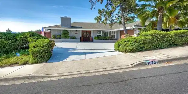 1673 Hillsmont Dr