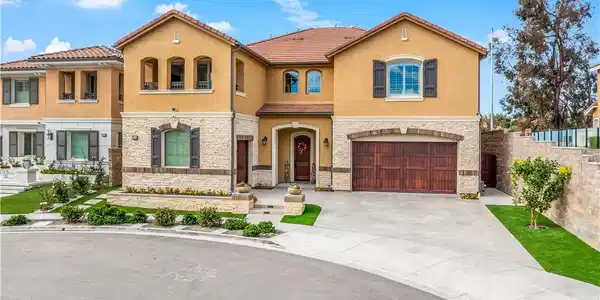 2552 Highland Oak Court
