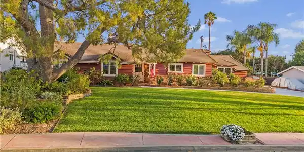 2524 E Evergreen