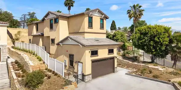 673 Castlehill Drive