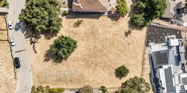 9121 Gunnera Lane