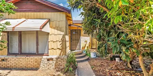 405 E Ramona