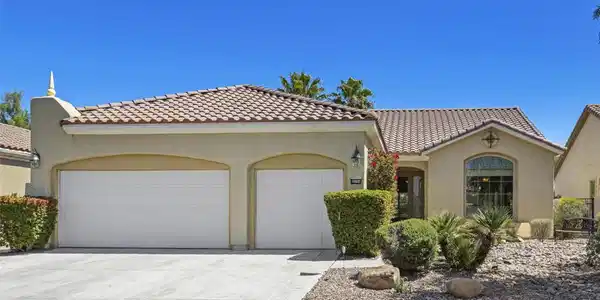 80764 Avenida Santa Carmen