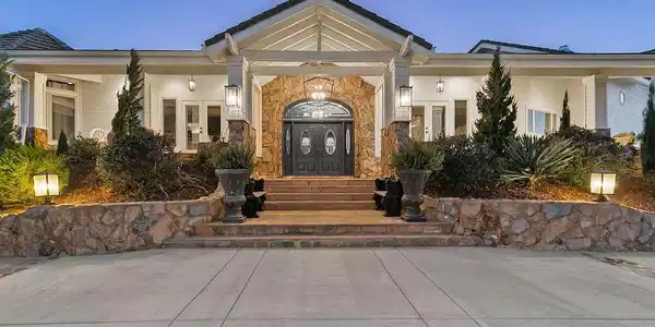 40075 Avenida La Cresta