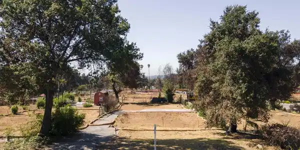 128 E Mariposa Street