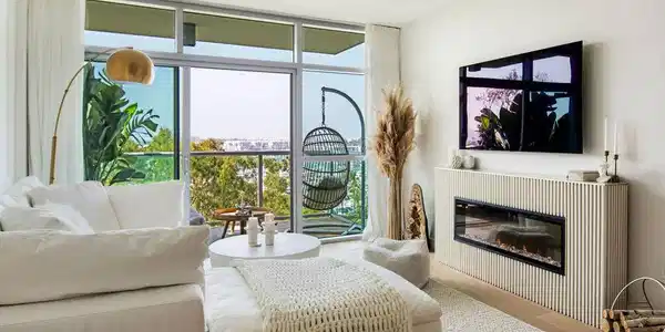 13700 Marina Pointe Drive