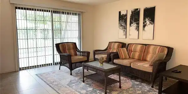 2701 E Mesquite