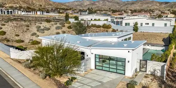 13910 Valley View Court