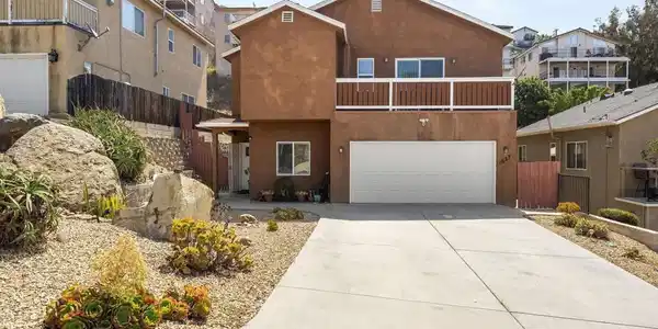 1637 Paraiso Ave
