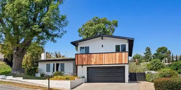 4296 Avenida Amelgado
