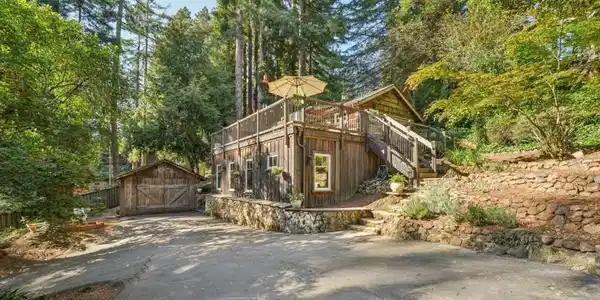 252 Blakewood Way