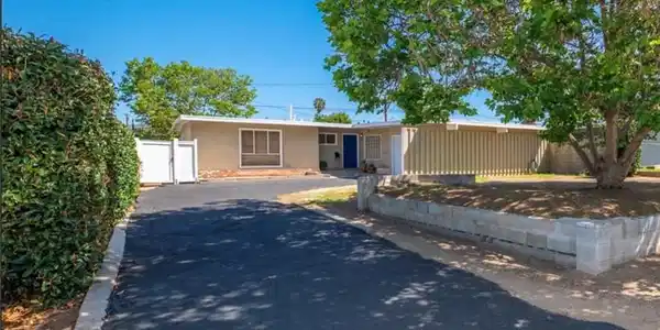 541 E Greenhaven