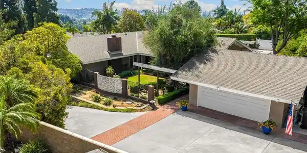 2711 Anacapa Place