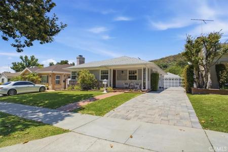 2049 E Glenoaks