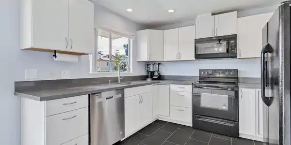 806 E 4Th Ave