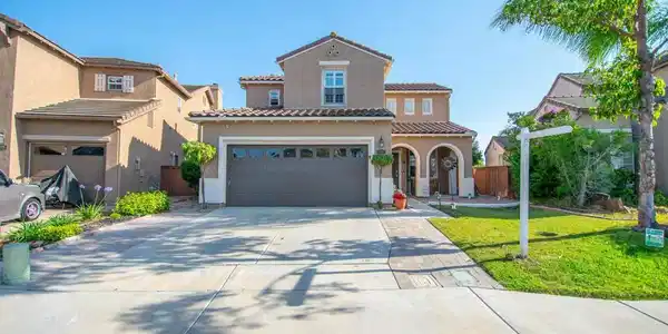2414 Falcon Valley Drive