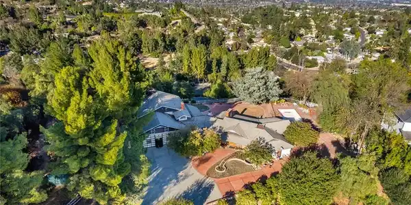 6006 CLEAR VALLEY Road