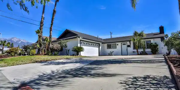 1534 N Mariposa Avenue