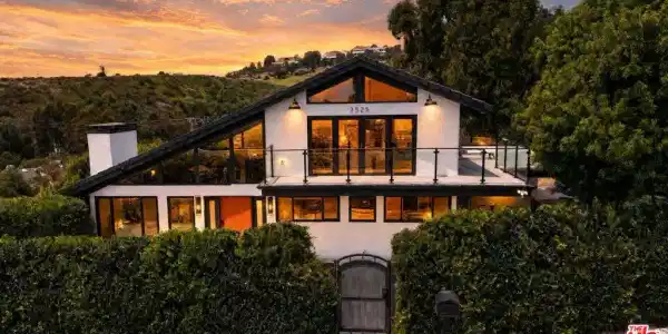 3525 Coast View Drive